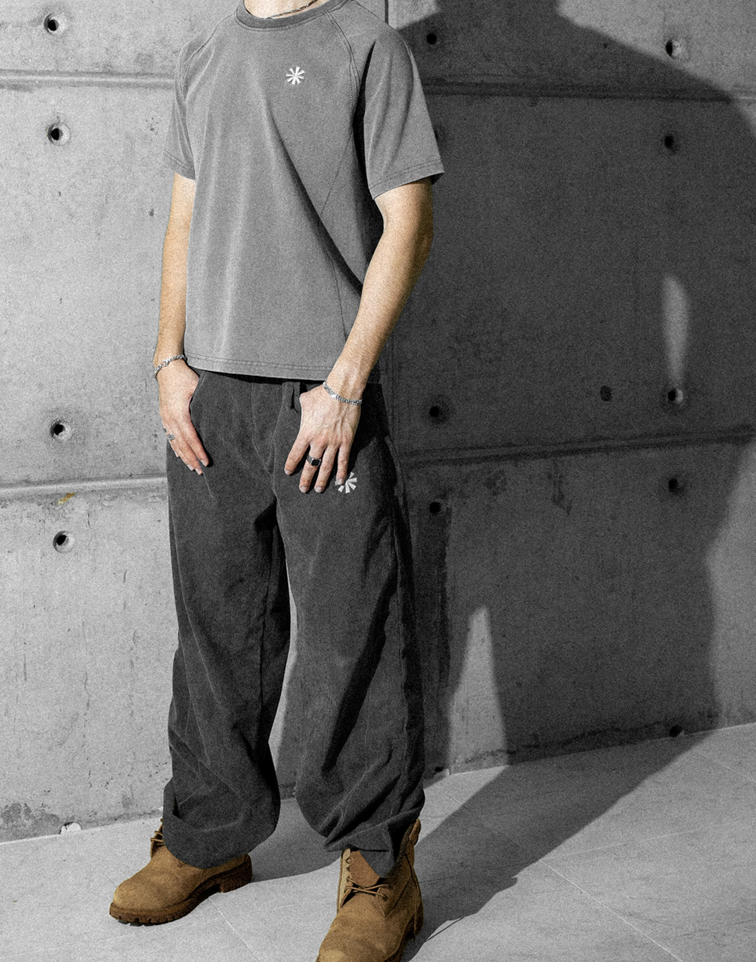 KOMMAS* “Silhouette” Corduroy Trousers (Grey / Light Grey)