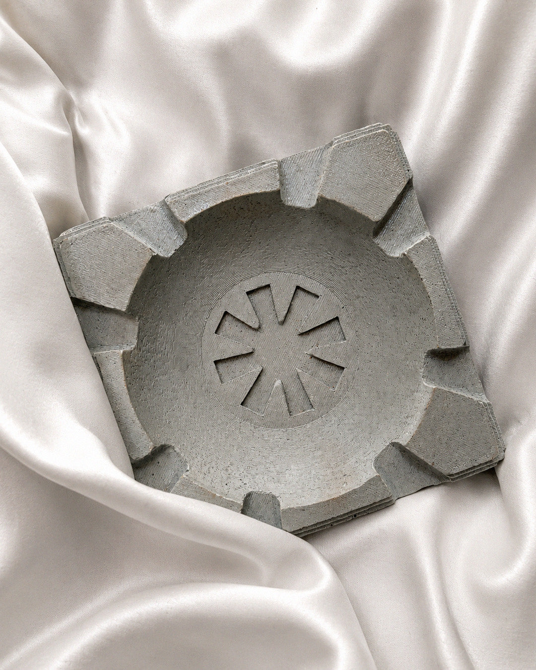 "CUT SUGAR, NOT SYURGA" Concrete Ashtray (Gray)