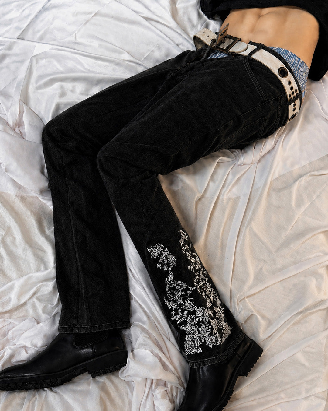 "GARDEN OF EDEN" Bootcut Jeans (Black)