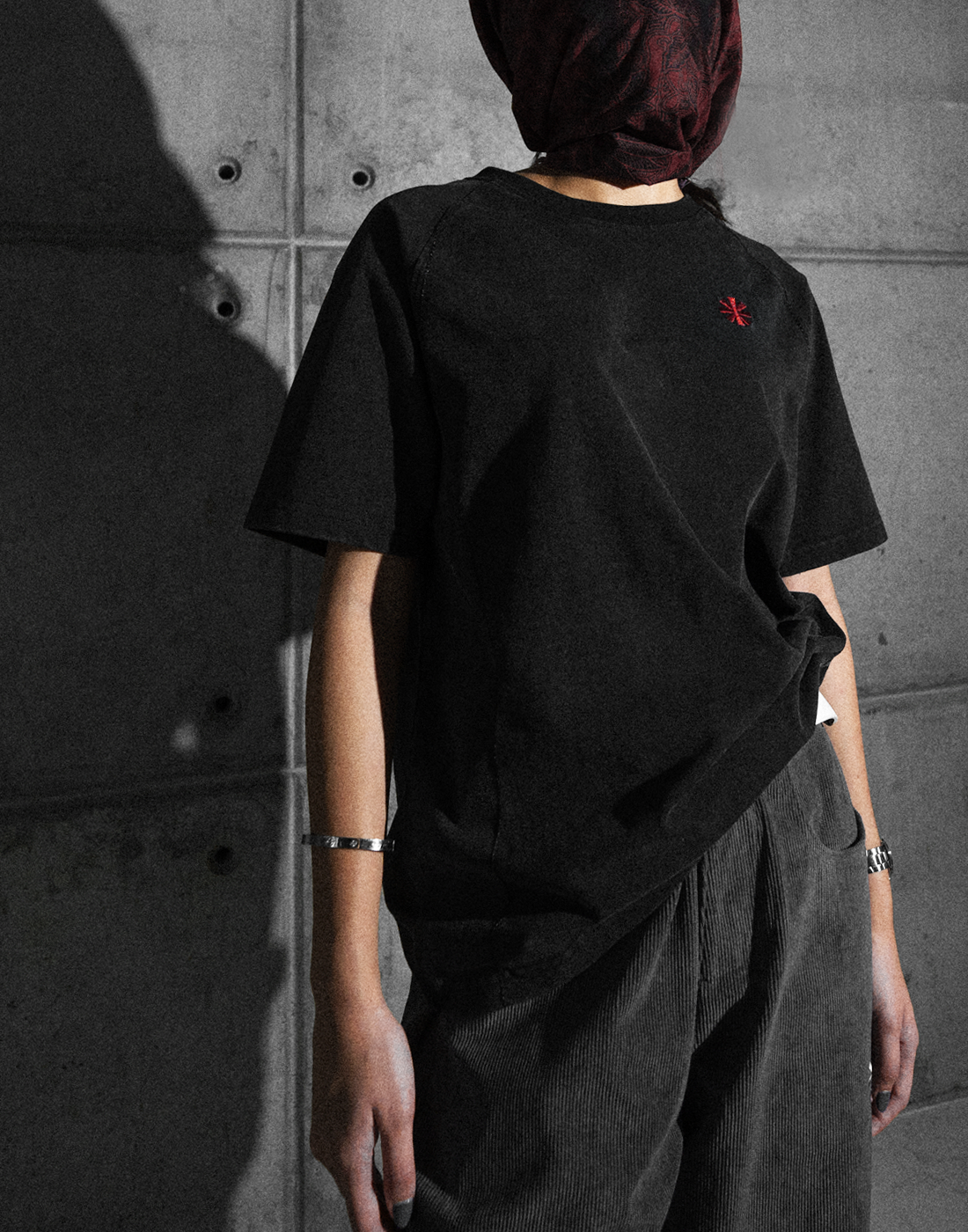 KOMMAS* “Silhouette” Logo Tee (Black / Red)